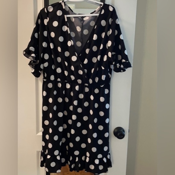 SHEIN Dresses & Skirts - NWOT Polka Dot Retro V Neck Dress